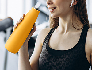 Why are sports water bottles for women favored by female consumers