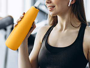 What are the advantages and disadvantages of women‘s dedicated water bottles on the market