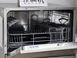 What is the purpose and standard for stainless steel water cups to pass dishwasher tests