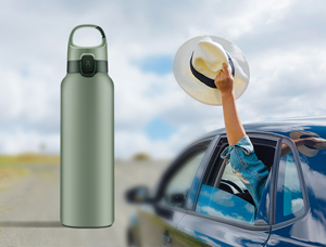 What kind of water bottle is suitable for summer travel