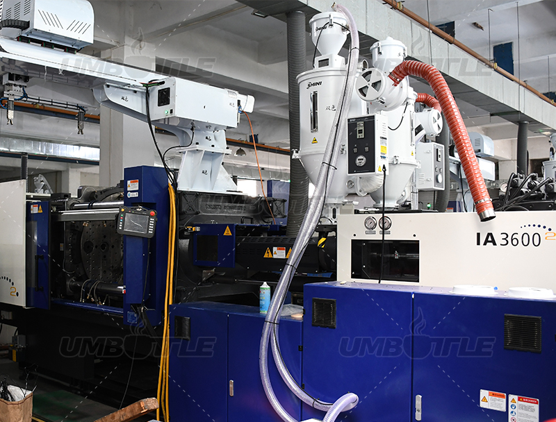 What are the differences between a single-color injection machine and a two-color injection machine?