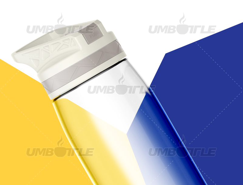 Why should we choose colorless and transparent plastic water cups when buying them?