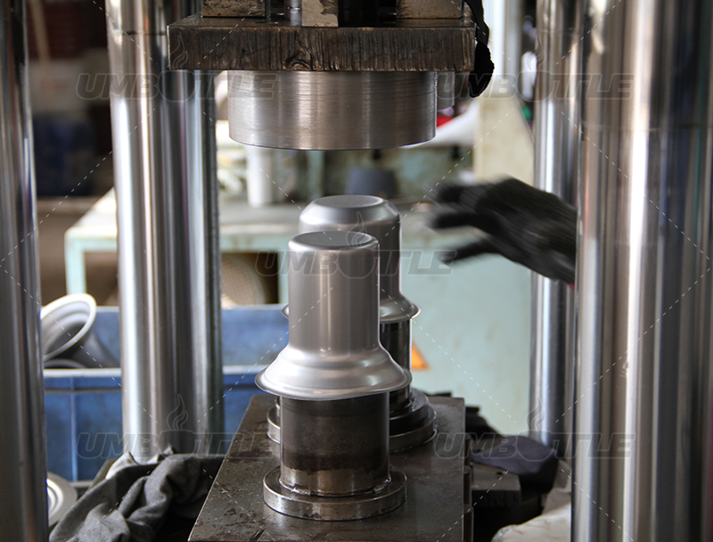 What should be paid attention to in the stretching process of stainless steel thermos cup? (II)