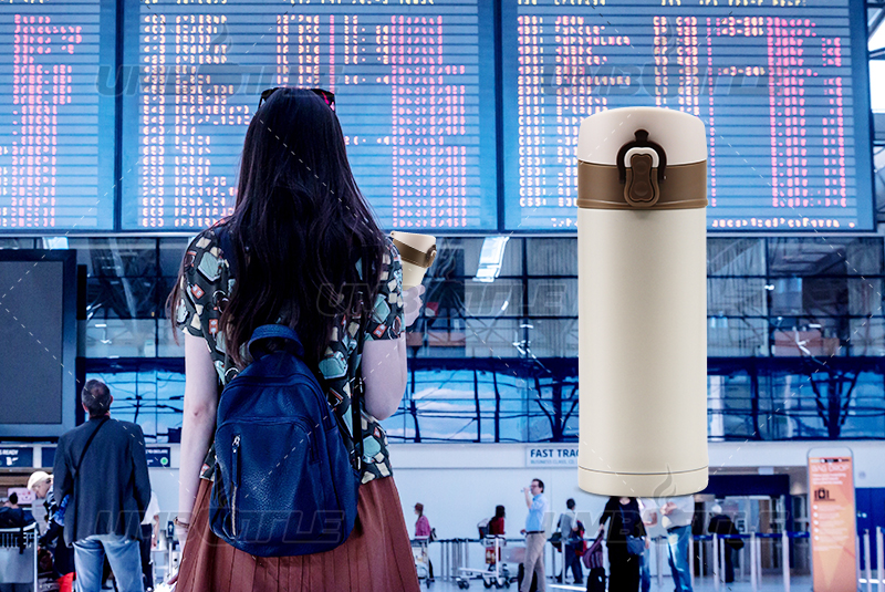 What kind of drinking bottles do you use during the flight during the holidays