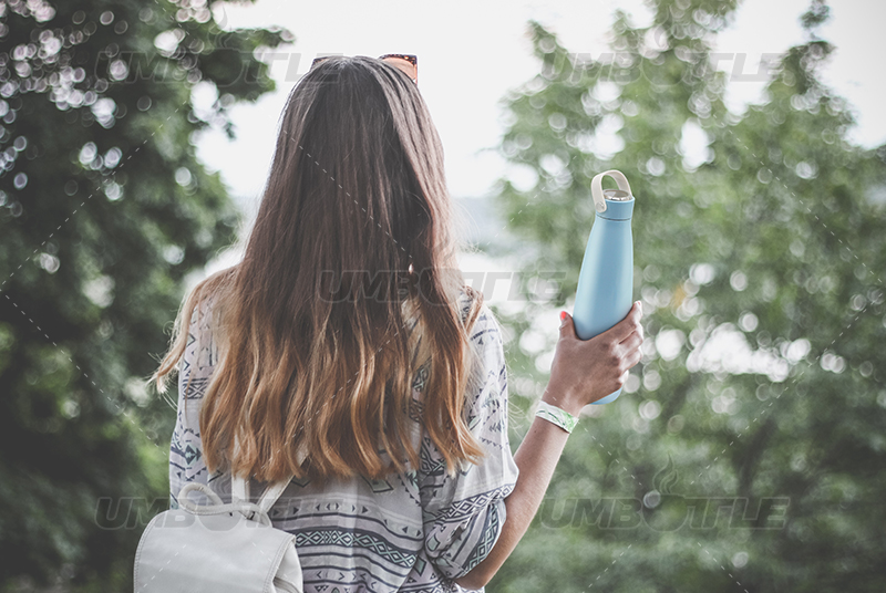 What kind of water bottle do women prefer?